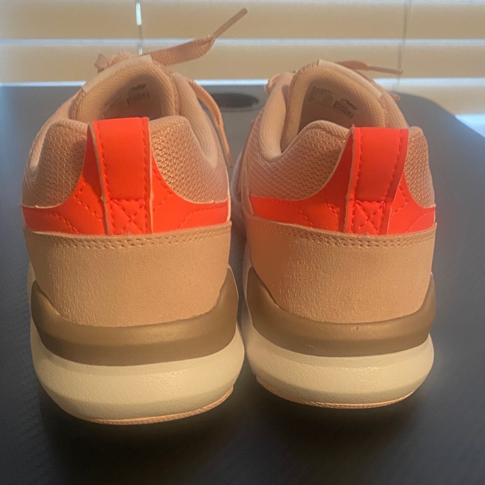 New Balance Women's 009 V1 Sneaker Oyster pink and cream Athletic Shoes - Picture 4 of 8